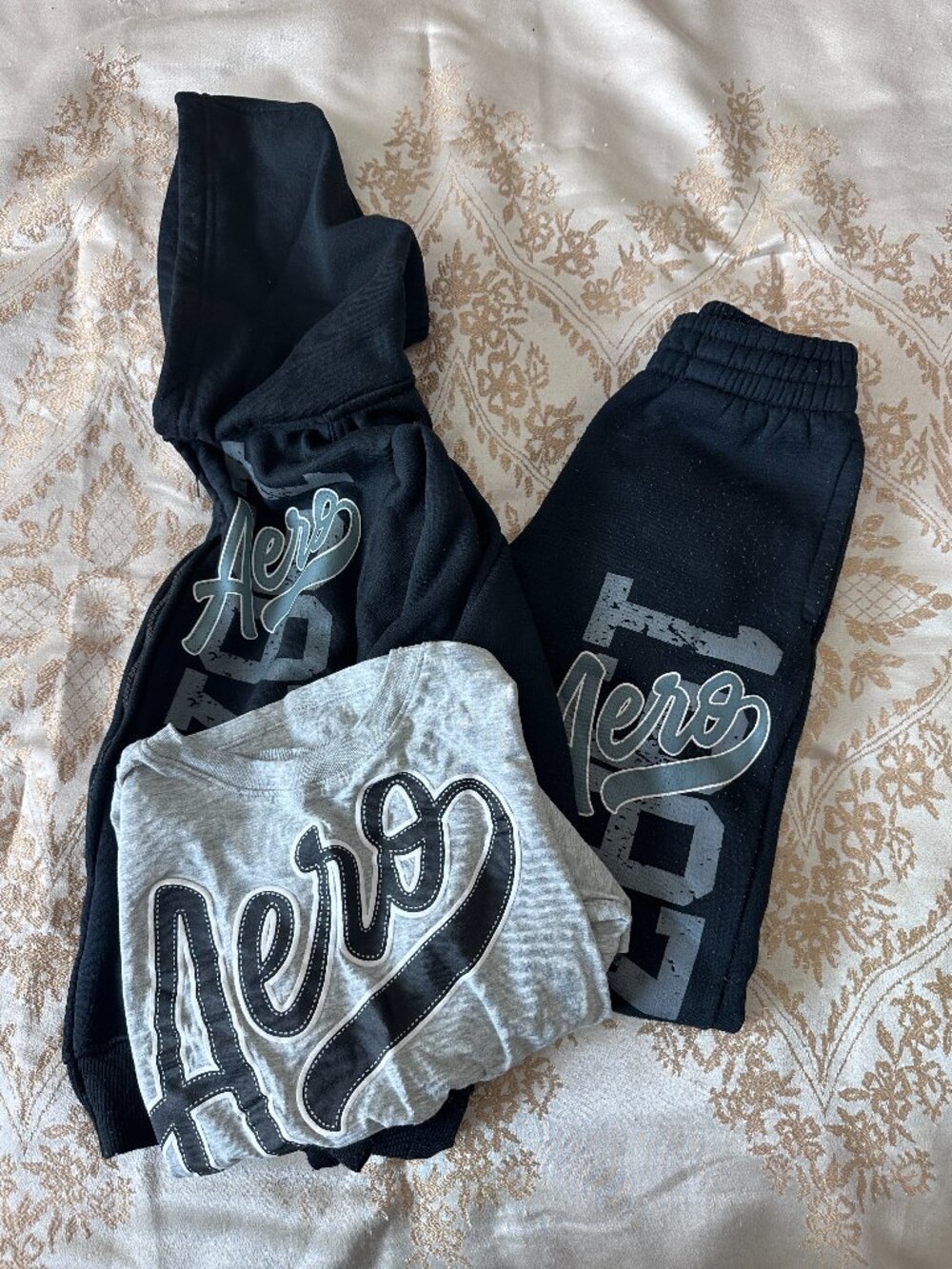 Boys Aeropostale '1987' Sweatsuit and Tshirt Set Size 12 Black and Grey